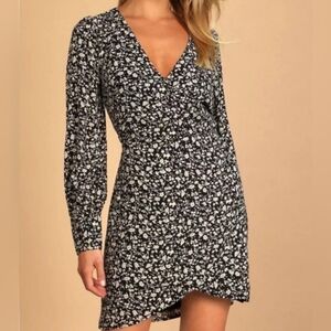 Lulus Black and White floral Faux Wrap Mini Dress Size S Chiffon Long Sleeve